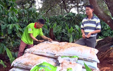Xin lỗi người dân vì phân bón hữu cơ có lẫn mảnh thủy tinh - Ảnh 2. Xin lỗi người dân vì phân bón hữu cơ có lẫn mảnh thủy tinh - Ảnh 2.
