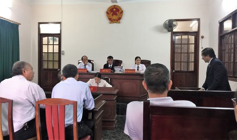 Hoãn phiên tòa vì xuất hiện ‘văn bản lạ’ - Ảnh 2.