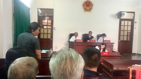 Lại tạm ngừng xét xử vụ sập bẫy mua nhà giá cao - Ảnh 1. Lại tạm ngừng xét xử vụ sập bẫy mua nhà giá cao - Ảnh 1.