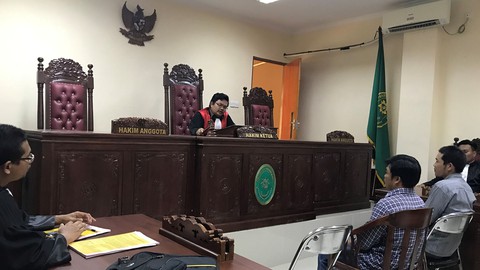 Indonesia hoãn tuyên án thuyền trưởng VN vì thẩm phán... bận việc - Ảnh 1. Indonesia hoãn tuyên án thuyền trưởng VN vì thẩm phán... bận việc - Ảnh 1.