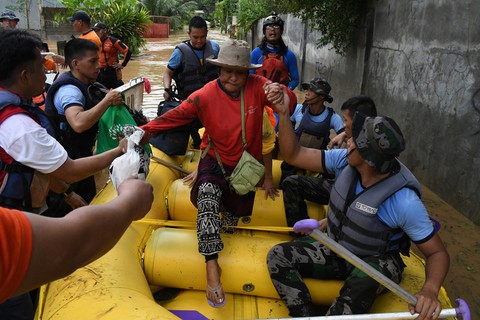 Hơn 100 người thiệt mạng vì bão Tembin ở Philippines - Ảnh 3. Hơn 100 người thiệt mạng vì bão Tembin ở Philippines - Ảnh 3.