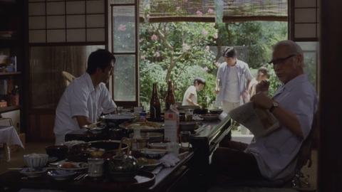 Cinema chủ nhật: Đời qua ô cửa rách với phim của Hirokazu Koreenda - Ảnh 1. Cinema chủ nhật: Đời qua ô cửa rách với phim của Hirokazu Koreenda - Ảnh 1.