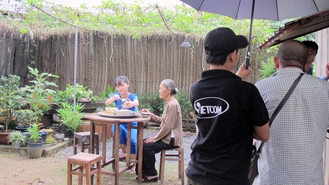 Hô biến nhà dân thành phim trường để cứu vớt những cảnh quay - Ảnh 4. Hô biến nhà dân thành phim trường để cứu vớt những cảnh quay - Ảnh 4.