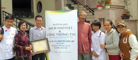 Người Việt và bè bạn bên tô phở - Ảnh 1. Người Việt và bè bạn bên tô phở - Ảnh 1.