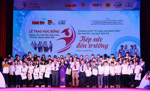Học bổng Tiếp sức đến trường đến với tân sinh viên phía Bắc - Ảnh 1. Học bổng Tiếp sức đến trường đến với tân sinh viên phía Bắc - Ảnh 1.