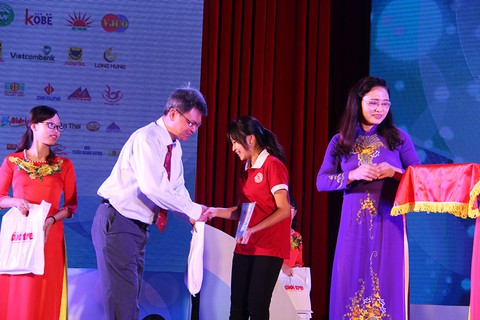 Học bổng Tiếp sức đến trường đến với tân sinh viên phía Bắc - Ảnh 2. Học bổng Tiếp sức đến trường đến với tân sinh viên phía Bắc - Ảnh 2.