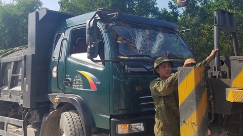 Chủ tịch xã bị đánh vỡ đầu ngay trụ sở ủy ban - Ảnh 2. Chủ tịch xã bị đánh vỡ đầu ngay trụ sở ủy ban - Ảnh 2.