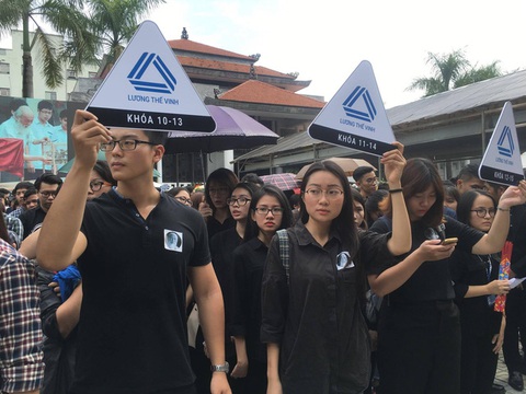 Nghẹn ngào đưa tiễn PGS-TS Văn Như Cương về cõi vĩnh hằng - Ảnh 17. Nghẹn ngào đưa tiễn PGS-TS Văn Như Cương về cõi vĩnh hằng - Ảnh 17.