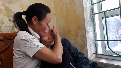 Nghẹn ngào trước giây phút tiễn biệt phóng viên trẻ Đinh Hữu Dư - Ảnh 2. Nghẹn ngào trước giây phút tiễn biệt phóng viên trẻ Đinh Hữu Dư - Ảnh 2.
