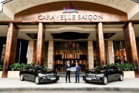 Mercedes-Benz bàn giao 2 xe E 200 thế hệ mới cho khách sạn Caravelle - Ảnh 1. Mercedes-Benz bàn giao 2 xe E 200 thế hệ mới cho khách sạn Caravelle - Ảnh 1.