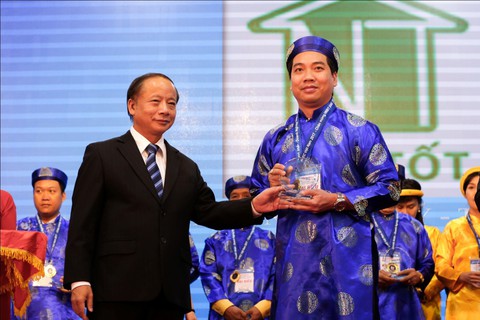 Địa ốc Nhà Tốt nhận giải doanh nhân, doanh nghiệp tiêu biểu - Ảnh 1. Địa ốc Nhà Tốt nhận giải doanh nhân, doanh nghiệp tiêu biểu - Ảnh 1.