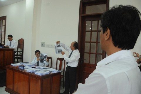 Trả hồ sơ điều tra bổ sung thiệt hại vụ sập cầu Ghềnh - Ảnh 3. Trả hồ sơ điều tra bổ sung thiệt hại vụ sập cầu Ghềnh - Ảnh 3.