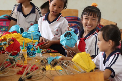 Mang ngày tươi sáng đến với người dân biên giới - Ảnh 2. Mang ngày tươi sáng đến với người dân biên giới - Ảnh 2.