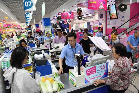 Siêu thị Co.opmart Hà Tiên tấp nập khách nhờ giảm giá mạnh - Ảnh 2. Siêu thị Co.opmart Hà Tiên tấp nập khách nhờ giảm giá mạnh - Ảnh 2.