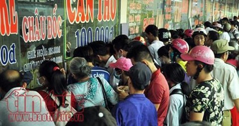 Vé xe Tết Nguyên đán Mậu Tuất 2018 tăng từ 20-60% - Ảnh 1. Vé xe Tết Nguyên đán Mậu Tuất 2018 tăng từ 20-60% - Ảnh 1.