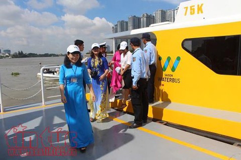 Buýt đường sông TP.HCM quá tải - Ảnh 1. Buýt đường sông TP.HCM quá tải - Ảnh 1.