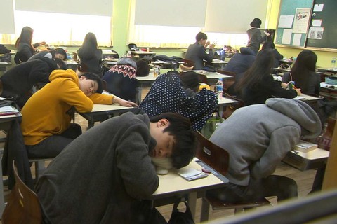 Giới trẻ Hàn đối mặt với tỉ lệ tự tử cao nhất thế giới - Ảnh 2. Giới trẻ Hàn đối mặt với tỉ lệ tự tử cao nhất thế giới - Ảnh 2.