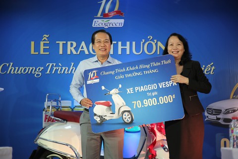 Trúng xe Vespa hơn 70 triệu đồng khi nhắn tin xác thực hàng chính hãng - Ảnh 1. Trúng xe Vespa hơn 70 triệu đồng khi nhắn tin xác thực hàng chính hãng - Ảnh 1.