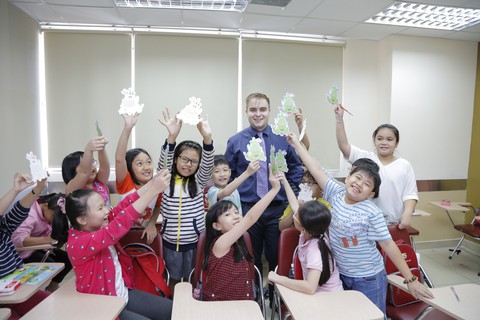 Nhộn nhịp không khí giáng sinh tại Anh văn Hội Việt Mỹ VUS - Ảnh 1. Nhộn nhịp không khí giáng sinh tại Anh văn Hội Việt Mỹ VUS - Ảnh 1.