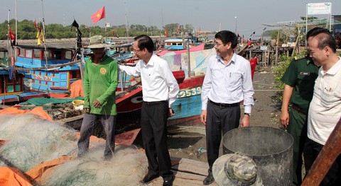 Cưỡng chế tàu cá, đưa vào nơi trú ẩn an toàn - Ảnh 5. Cưỡng chế tàu cá, đưa vào nơi trú ẩn an toàn - Ảnh 5.