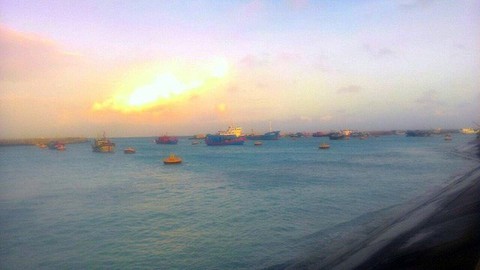 Bão quét Trường Sa, giàn pin mặt trời bị gió cuốn mất - Ảnh 13. Bão quét Trường Sa, giàn pin mặt trời bị gió cuốn mất - Ảnh 13.
