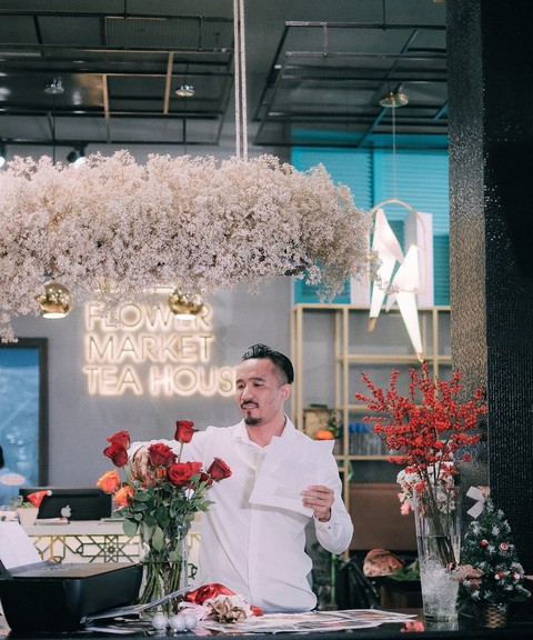 Một ngày làm việc của ông chủ tiệm hoa đất Sài Thành - Ảnh 2. Một ngày làm việc của ông chủ tiệm hoa đất Sài Thành - Ảnh 2.