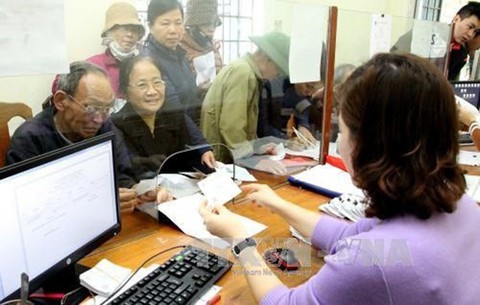 Phụ nữ nghỉ hưu từ năm 2018 nên theo phương án nào để không bị thiệt 10%? - Ảnh 1. Phụ nữ nghỉ hưu từ năm 2018 nên theo phương án nào để không bị thiệt 10%? - Ảnh 1.