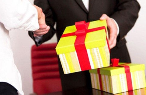 Nghiêm cấm việc biếu, tặng quà tết cho lãnh đạo cấp trên - Ảnh 1. Nghiêm cấm việc biếu, tặng quà tết cho lãnh đạo cấp trên - Ảnh 1.
