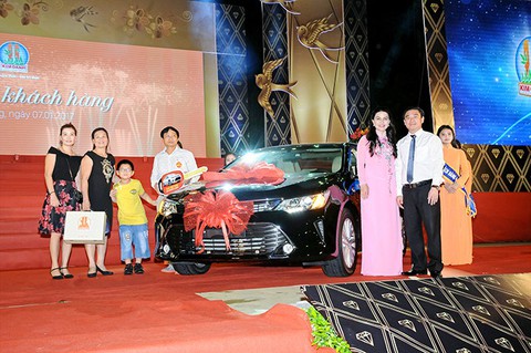 Kim Oanh – 10 năm tận tâm phục vụ khách hàng - Ảnh 2. Kim Oanh – 10 năm tận tâm phục vụ khách hàng - Ảnh 2.