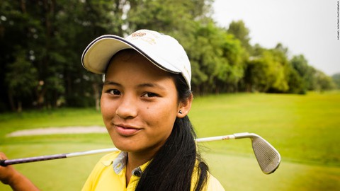 Chơi golf bằng cành cây, cô gái 18 tuổi thay đổi lịch sử - Ảnh 1. Chơi golf bằng cành cây, cô gái 18 tuổi thay đổi lịch sử - Ảnh 1.