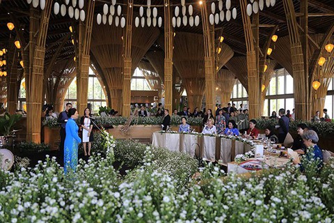 Các đệ nhất phu nhân tham dự APEC hội tụ tại Naman Retreat - Ảnh 3. Các đệ nhất phu nhân tham dự APEC hội tụ tại Naman Retreat - Ảnh 3.