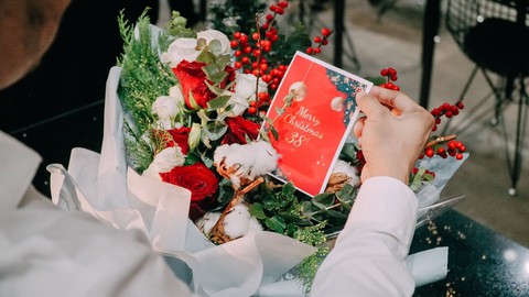 Một ngày làm việc của ông chủ tiệm hoa đất Sài Thành - Ảnh 4. Một ngày làm việc của ông chủ tiệm hoa đất Sài Thành - Ảnh 4.