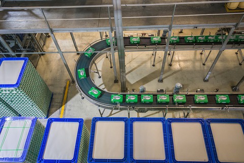 Những “ngóc ngách” nghề bia được bật mí tại nhà máy bia Carlsberg Việt Nam - Ảnh 5. Những “ngóc ngách” nghề bia được bật mí tại nhà máy bia Carlsberg Việt Nam - Ảnh 5.