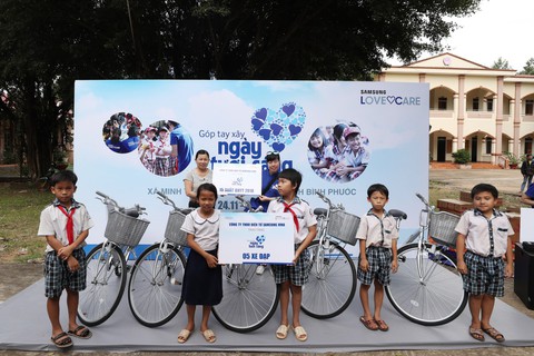 Mang ngày tươi sáng đến với người dân biên giới - Ảnh 6. Mang ngày tươi sáng đến với người dân biên giới - Ảnh 6.