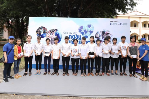 Mang ngày tươi sáng đến với người dân biên giới - Ảnh 7. Mang ngày tươi sáng đến với người dân biên giới - Ảnh 7.