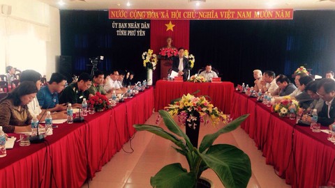 Trung chuyển hành khách bị kẹt ở ga Diêu Trì đến ga Đại Lãnh bằng ôtô - Ảnh 1. Trung chuyển hành khách bị kẹt ở ga Diêu Trì đến ga Đại Lãnh bằng ôtô - Ảnh 1.