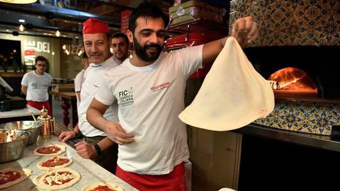 Bánh pizza Ý trở thành Di sản văn hóa phi vật thể - Ảnh 1. Bánh pizza Ý trở thành Di sản văn hóa phi vật thể - Ảnh 1.