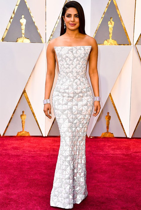 10 bộ váy Oscar được săn lùng nhiều nhất trên mạng năm 2017 - Ảnh 8. 10 bộ váy Oscar được săn lùng nhiều nhất trên mạng năm 2017 - Ảnh 8.