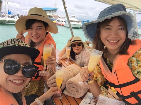 Bay đến Phuket nhảy múa ở vũ trường nổi giữa biển - Ảnh 2. Bay đến Phuket nhảy múa ở vũ trường nổi giữa biển - Ảnh 2.