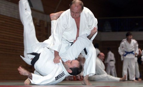 Lịch Tổng thống Putin có cháy hàng tại Anh? - Ảnh 3. Lịch Tổng thống Putin có cháy hàng tại Anh? - Ảnh 3.