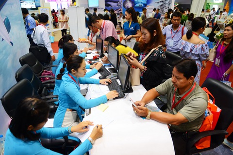 Nô nức săn tour giá rẻ, vé máy bay 0 đồng ở Hội chợ Du lịch quốc tế TP.HCM - Ảnh 2. Nô nức săn tour giá rẻ, vé máy bay 0 đồng ở Hội chợ Du lịch quốc tế TP.HCM - Ảnh 2.
