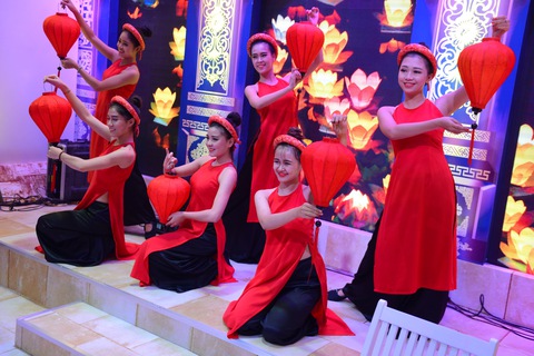 Nô nức săn tour giá rẻ, vé máy bay 0 đồng ở Hội chợ Du lịch quốc tế TP.HCM - Ảnh 1. Nô nức săn tour giá rẻ, vé máy bay 0 đồng ở Hội chợ Du lịch quốc tế TP.HCM - Ảnh 1.