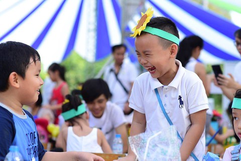 Hướng dương bừng sáng ở Sài Gòn và Hà Nội - Ảnh 21. Hướng dương bừng sáng ở Sài Gòn và Hà Nội - Ảnh 21.