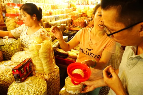 Giá yến sào nhảy vọt vì thương lái Trung Quốc thu gom - Ảnh 3. Giá yến sào nhảy vọt vì thương lái Trung Quốc thu gom - Ảnh 3.