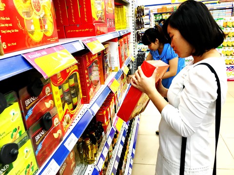 Giá yến sào nhảy vọt vì thương lái Trung Quốc thu gom - Ảnh 2. Giá yến sào nhảy vọt vì thương lái Trung Quốc thu gom - Ảnh 2.