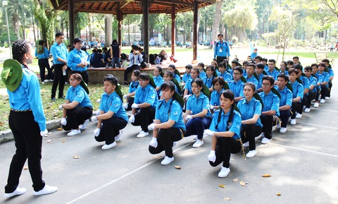 Công viên ngày chủ nhật rợp màu áo xanh - Ảnh 6. Công viên ngày chủ nhật rợp màu áo xanh - Ảnh 6.