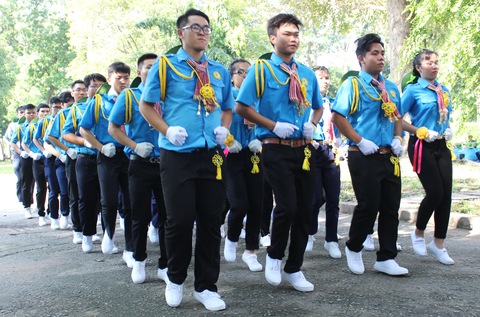 Công viên ngày chủ nhật rợp màu áo xanh - Ảnh 4. Công viên ngày chủ nhật rợp màu áo xanh - Ảnh 4.