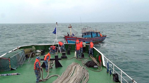 Dặm dài cứu nạn khơi xa - Ảnh 1. Dặm dài cứu nạn khơi xa - Ảnh 1.