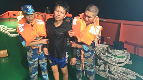 Dặm dài cứu nạn khơi xa - Ảnh 3. Dặm dài cứu nạn khơi xa - Ảnh 3.