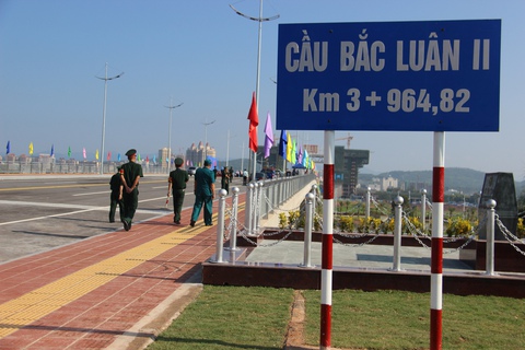 Khánh thành cầu Bắc Luân 2 nối Việt Nam - Trung Quốc - Ảnh 1. Khánh thành cầu Bắc Luân 2 nối Việt Nam - Trung Quốc - Ảnh 1.